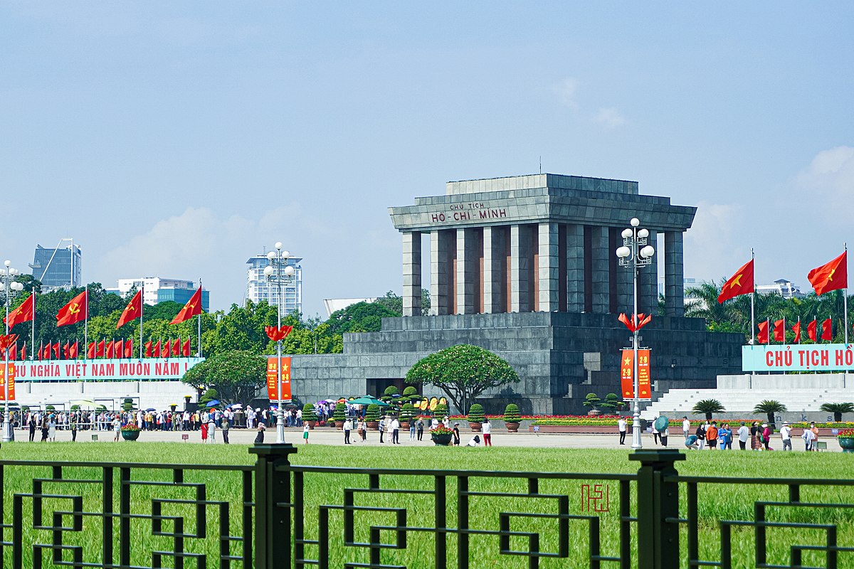 Hà Nội | Tour 1N | Chùa Trấn Quốc - Lăng chủ tịch Hồ Chí Minh - Bảo Tàng Dân Tộc học - Văn Miếu Quốc Tử Giám - Nhà tù Hỏa Lò