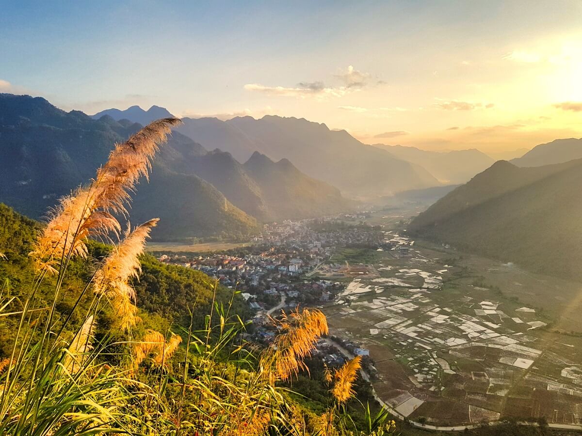 Hà Nội I 3N2Đ I Hà Nội – Mai Châu - Mộc Châu - Cầu kính Bạch Long